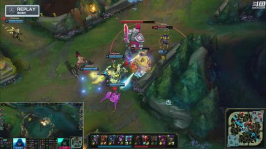 我在斗鱼看英雄联盟赛事直播英雄联盟