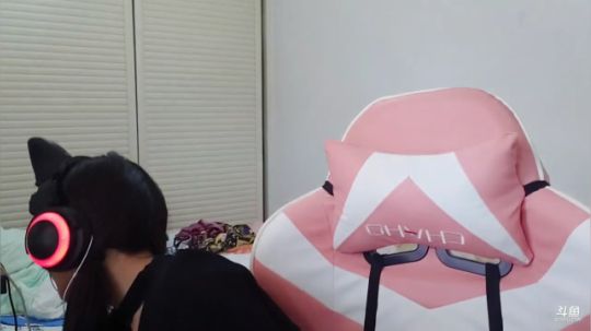 肖淑洁生命中的光和盐发布了一个斗鱼视频2019-08-09