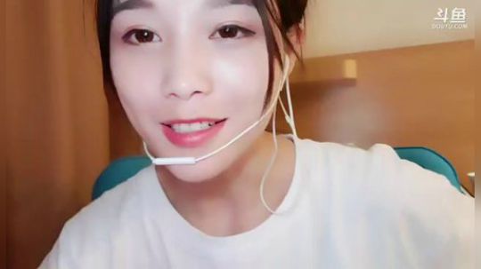 我在斗鱼看百变姑姑肖淑洁直播户外