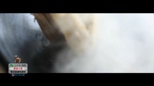 我在斗鱼看野食小哥直播美食