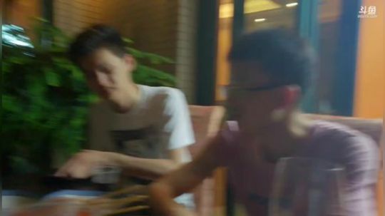 我在斗鱼看火力堂主直播户外