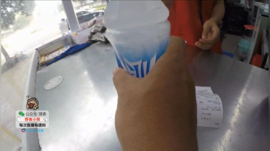 我在斗鱼看野食小哥直播美食