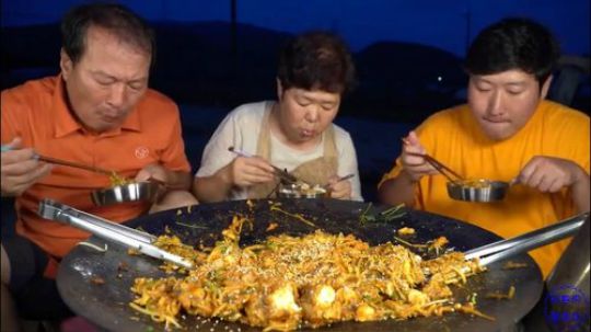 今天妈妈做红烧鳕鱼，感觉他们吃的越来越少了