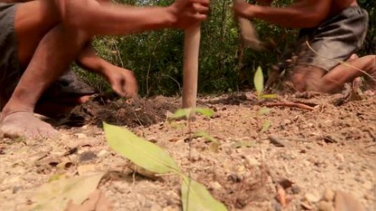 【原始建造·万池王】手工打造带有泳池的现代地下洞穴