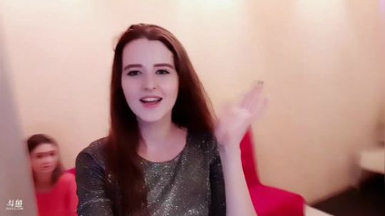 俄罗斯美女陪姐夫庆生日晚会，走起。 2019-08-14 19点场