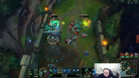 我在斗鱼看即将拥有人鱼线的PDD直播英雄联盟