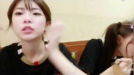 菜菜的瓜皮帽发布了一个斗鱼视频2019-08-16