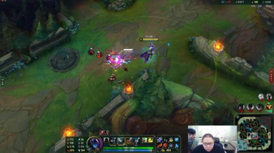 我在斗鱼看即将拥有人鱼线的PDD直播英雄联盟