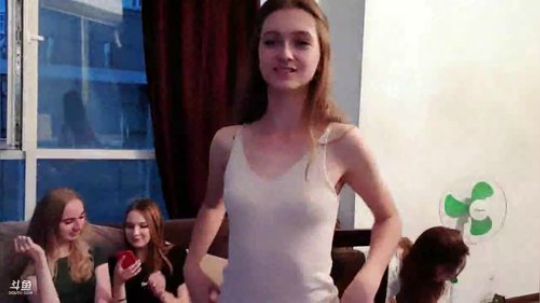 先带美女一起转一下祝大家周末有个好心情。 2019-08-17 20点场