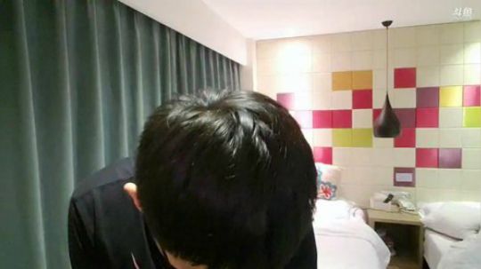我在斗鱼看火力堂主直播户外