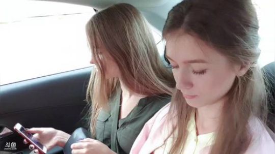 先看美女弹琴，一会户外节目走起。 2019-08-19 17点场