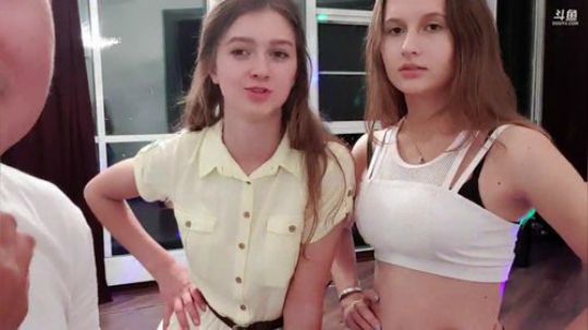 先看美女弹琴，一会户外节目走起。 2019-08-20 00点场