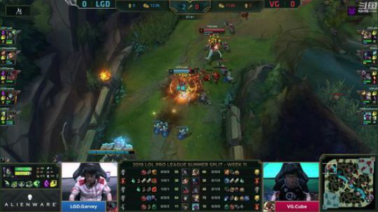 我在斗鱼看英雄联盟赛事直播英雄联盟