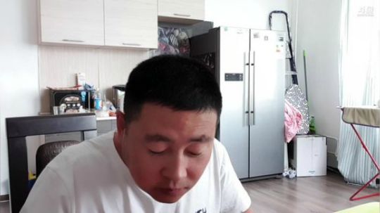 美女队伍逐渐变大，才艺展示多元化。 2019-08-20 13点场