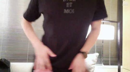 我在斗鱼看小鱼小鱼吃虾米直播户外