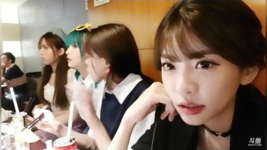 菜菜的瓜皮帽发布了一个斗鱼视频2019-08-23