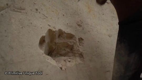 【原始建造】用古老技巧建造原始地下古宅