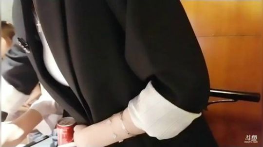 菜菜的瓜皮帽发布了一个斗鱼视频2019-08-23