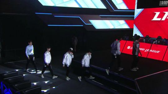 HHHISHHH发布了一个斗鱼视频2019-08-23