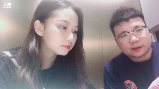 我在斗鱼看pigff直播绝地求生