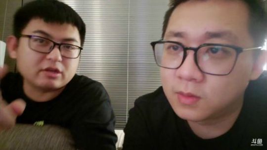 我在斗鱼看小鱼小鱼吃虾米直播户外