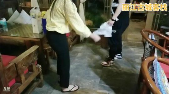 户外遛狗王飞哥发布了一个斗鱼视频2019-08-26