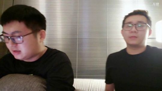 我在斗鱼看小鱼小鱼吃虾米直播户外