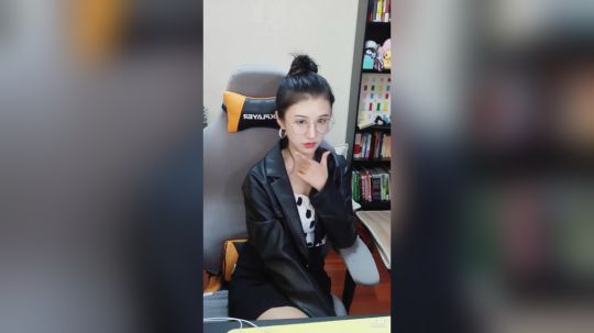 花街灯如昼zz发布了一个斗鱼视频2019-08-27