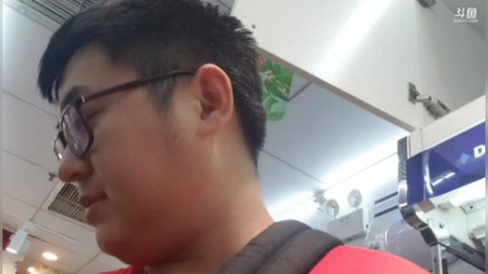 我在斗鱼看火力堂主直播户外