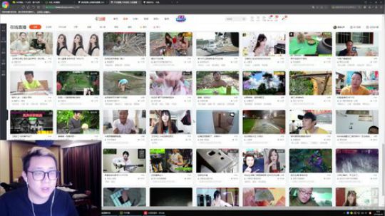 我在斗鱼看小鱼小鱼吃虾米直播户外