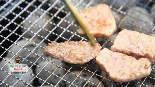 我在斗鱼看野食小哥直播美食