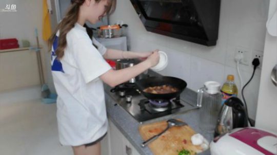 HHHISHHH发布了一个斗鱼视频2019-08-29