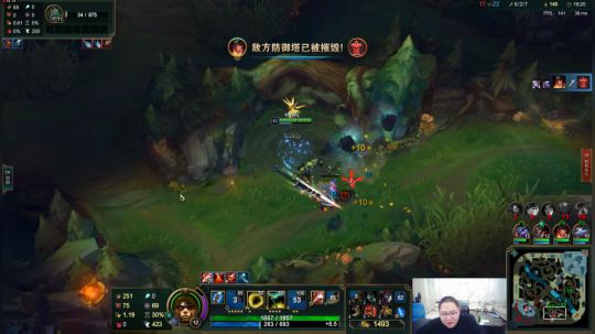 我在斗鱼看即将拥有人鱼线的PDD直播英雄联盟