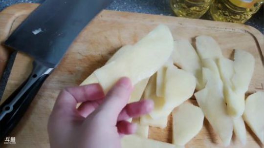 菜菜的瓜皮帽发布了一个斗鱼视频2019-08-29