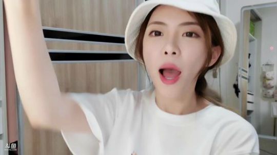 菜菜的瓜皮帽发布了一个斗鱼视频2019-08-31