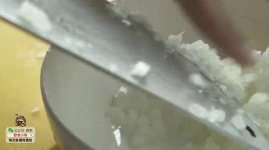 我在斗鱼看野食小哥直播美食