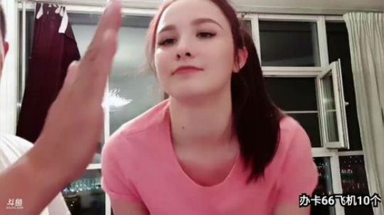 先带俄罗斯美女户外活动，晚上回家继续嗨。 2019-08-31 22点场