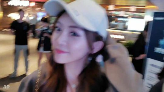 菜菜的瓜皮帽发布了一个斗鱼视频2019-09-01