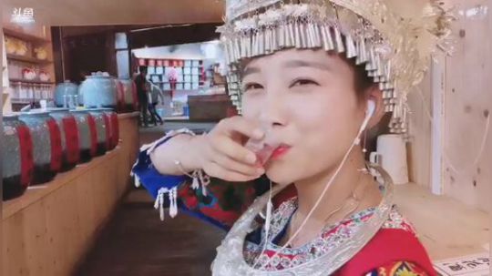 我在斗鱼看百变姑姑肖淑洁直播户外