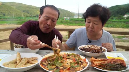 【中文字幕】韩国兴森一家人，炸酱面.