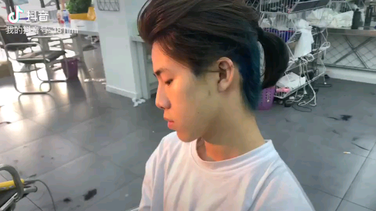 E十娤逼张发布了一个斗鱼视频2019-09-04