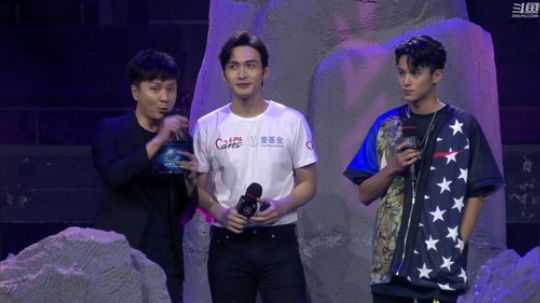 黑板君爱喝酸奶发布了一个斗鱼视频2019-09-07