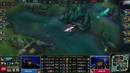 我在斗鱼看英雄联盟赛事直播英雄联盟