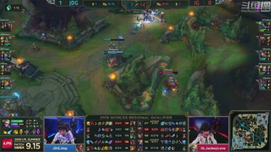 我在斗鱼看英雄联盟赛事直播英雄联盟