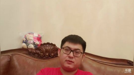 我在斗鱼看火力堂主直播户外