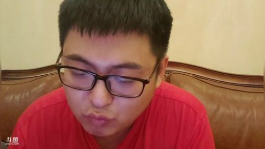 我在斗鱼看火力堂主直播户外