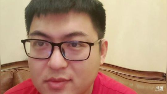 我在斗鱼看火力堂主直播户外