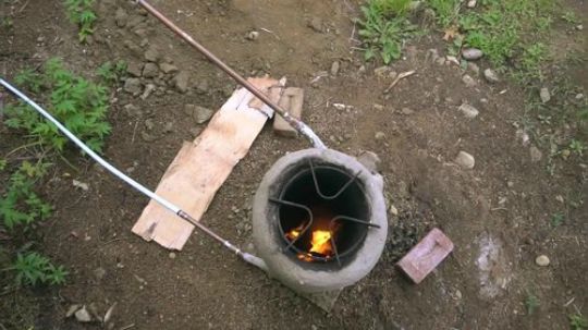 【原始技术】黏土火箭炉VS螺旋盘管水加热器，户外热水澡妥妥滴