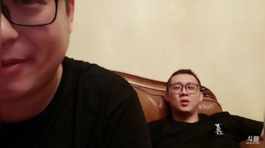我在斗鱼看火力堂主直播户外