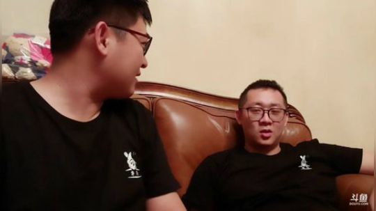 我在斗鱼看火力堂主直播户外